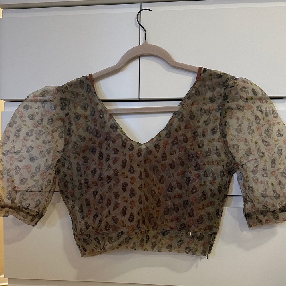 Kocca Elegant Floral Puff Sleeve Blouse